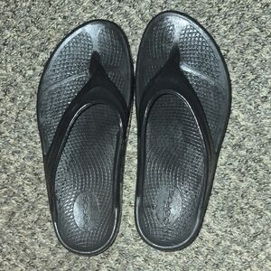 CROCS Classic Black Flip Flops